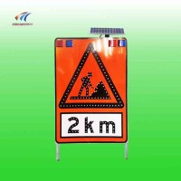高速公路養(yǎng)護(hù)發(fā)光標(biāo)志牌 太陽(yáng)能施工標(biāo)志牌